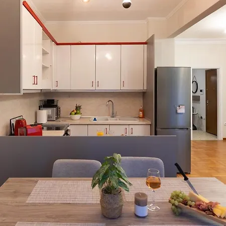 Royal At Agia Sofias Apartment *