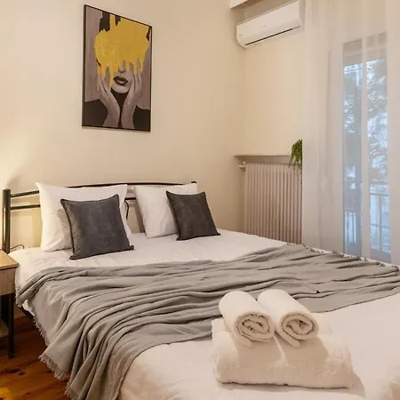 Royal At Agia Sofias Apartament